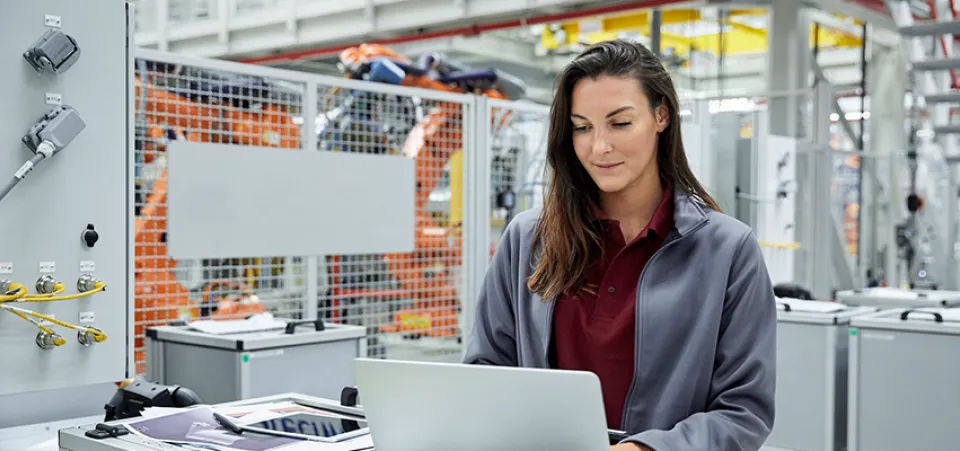 Navigating Digital Transformation in Manufacturing | Acro Commerce